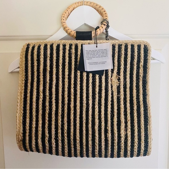 America & Beyond Shale Striped handwoven hand held purse - Picture 4 of 12